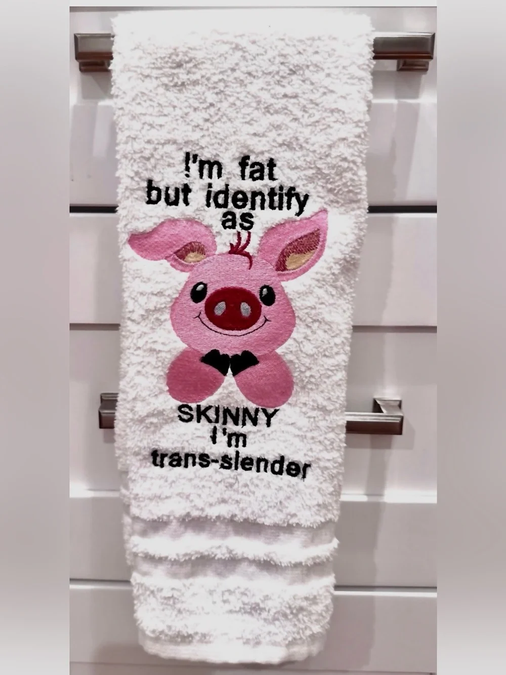 🐽MEMBER’S MARK🐽“I’M FAT BUT I IDENTIFY AS🐷TRANS-SLENDER”Embroidered HAND Towel